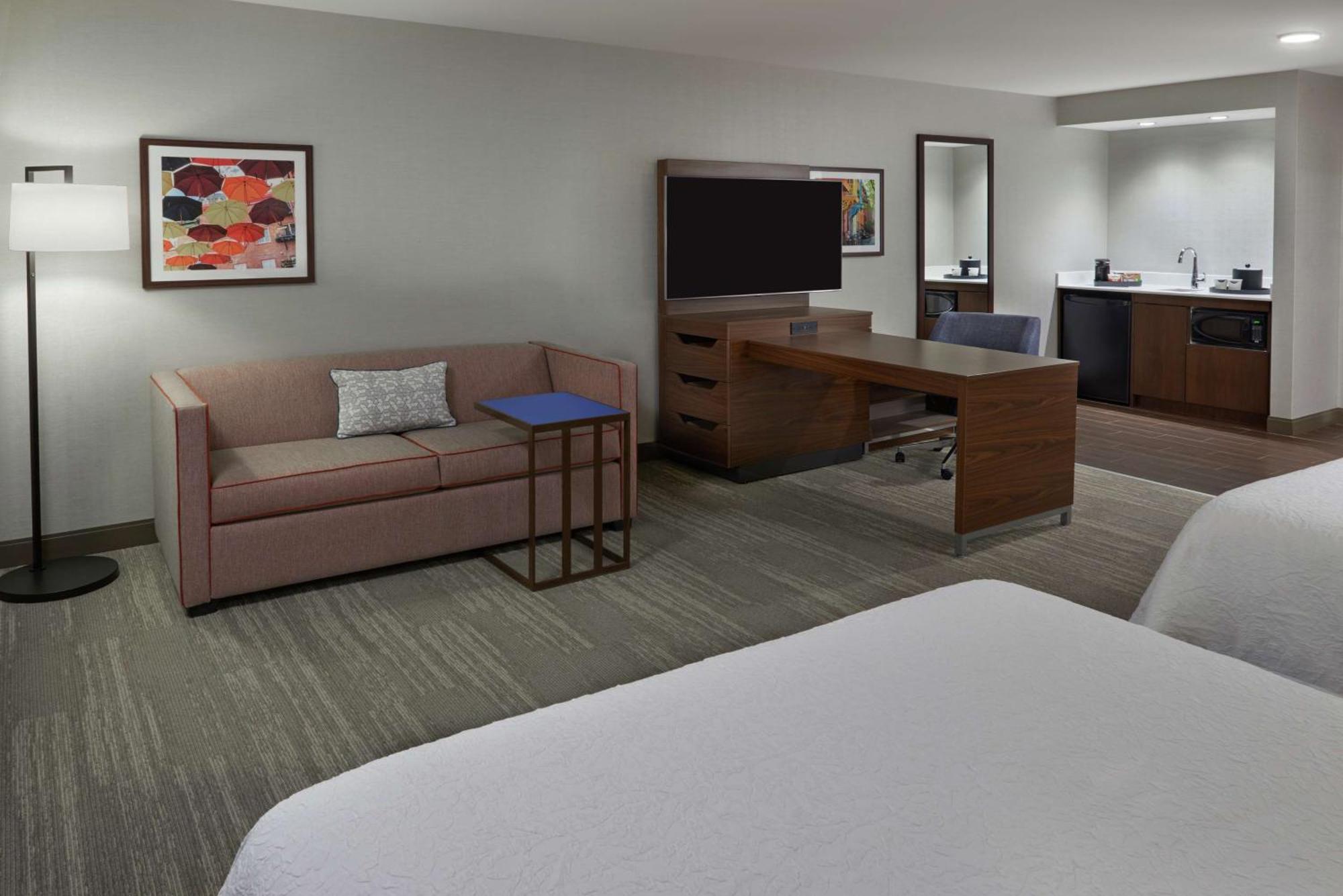 Hampton Inn & Suites Montreal-Дорваль Экстерьер фото