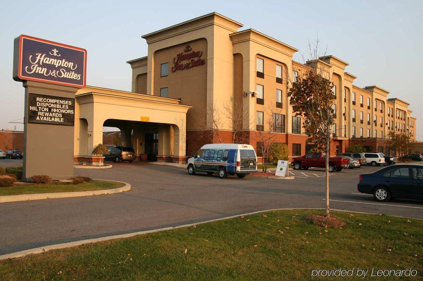 Hampton Inn & Suites Montreal-Дорваль Экстерьер фото