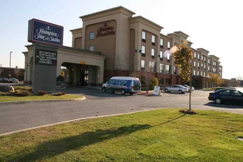 Hampton Inn & Suites Montreal-Дорваль Экстерьер фото